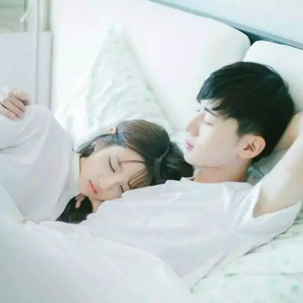 รูปภาพหน้าปกบทความ:'7 กิจกรรม ทำกะคุณแฟน' ในหน้าฝน อยู่บ้านก็หวานใส่กันได้!