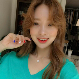 รูปภาพหน้าปกบทความ:4 ไอเดียทรงผมสำหรับ 'งานเลี้ยงรุ่น' ที่ใครเห็นเป็นต้องหลง!