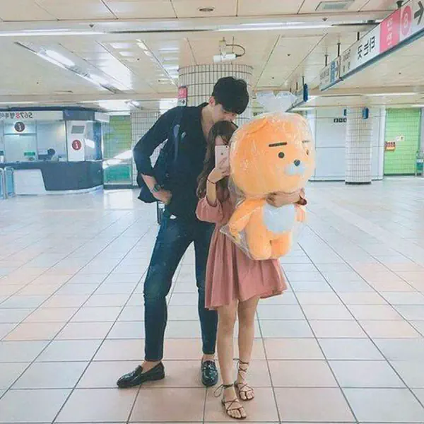 รูปภาพหน้าปกบทความ:20 โมเมนต์สุดน่ารักฉบับคู่รักเกาหลี ของสาวไซส์มินิ กับแฟนหนุ่มสูง 180 ความฟินจงบังเกิด!!