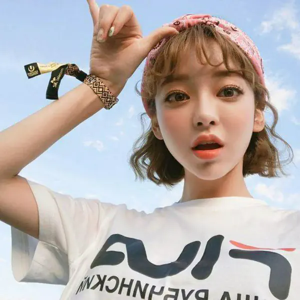 รูปภาพหน้าปกบทความ:รวม 20 ไอเดีย 'การมัดผม สำหรับสาวผมสั้น' มีความน่ารัก สดใสสไตล์ไอดอลเกาหลี