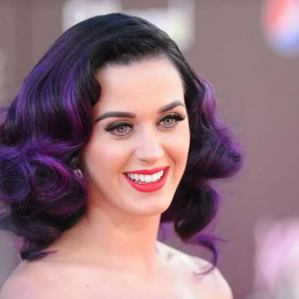 รูปภาพหน้าปกบทความ:20 ไอเดียสีผม "Purple Ombre" เพิ่มเสน่ห์ให้กับตัวคุณจนหนุ่มๆ ต้องหันมามอง!