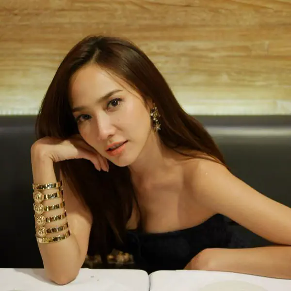 รูปภาพหน้าปกบทความ:6 ดาราสาว 30 40 ยังแจ๋ว ที่หวงความโสด จะกี่ปีก็ยังไม่แต่งงาน