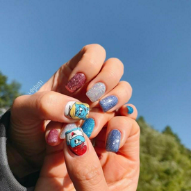 รูปภาพหน้าปกบทความ:เจ้าตัวเล็กสุดน่ารัก กับ ลายเพ้นท์เล็บธีม 'Smurfs' สเมิร์ฟตัวจิ๋วสีฟ้าสดใส