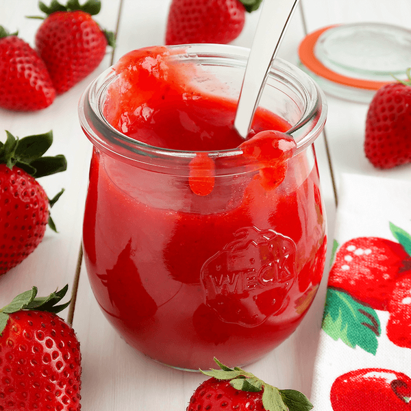 รูปภาพหน้าปกบทความ:'Strawberry Sauce' ชวนทำซอสสตรอว์เบอร์รี่ฉบับโฮมเมด อร่อยหวานถึงใจ กินวนไปค่ะซิส