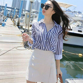 รูปภาพหน้าปกบทความ:20 ไอเดียแมทช์ 'เสื้อเชิ้ตแขนยาวลายทาง' สวย เก๋ มีสไตล์ ไว้ใส่ไปทำงานแบบชิคๆ