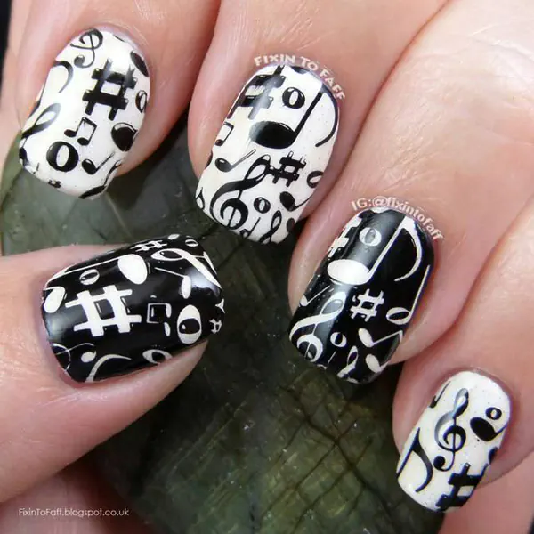 รูปภาพหน้าปกบทความ:Music manicure | เพ้นท์เล็บ สวยๆ ด้วย 'โน้ตดนตรี' ♪♫