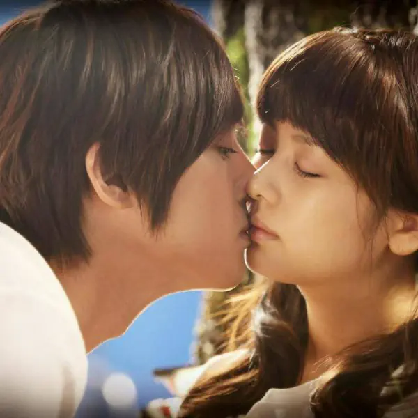 รูปภาพหน้าปกบทความ:ตำแหน่ง 'จูบ' มีความหมาย อ่านใจหนุ่มๆ จากการจูบ