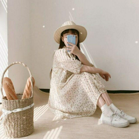 รูปภาพหน้าปกบทความ:20 ไอเดียแฟชั่นแต่งตัวด้วย 'ชุดเดรสลายดอก' หวานๆ น่ารัก แต่ไม่เลี่ยนนะจ๊ะ