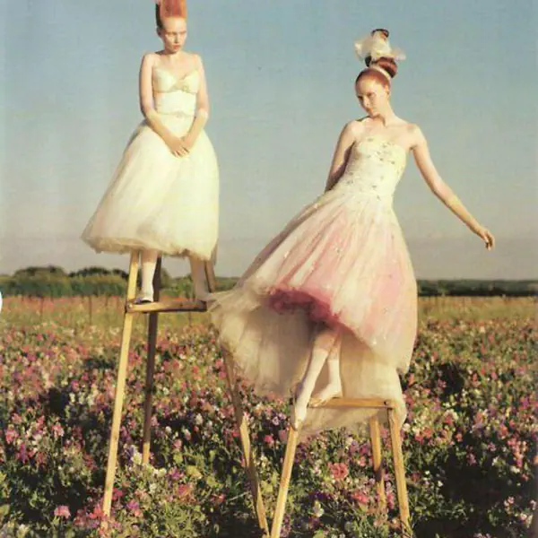 รูปภาพหน้าปกบทความ:ชวนดูงานภาพถ่ายของ Tim Walker เมื่อโลกแฟนตาซีพบกับความเป็นจริง!!
