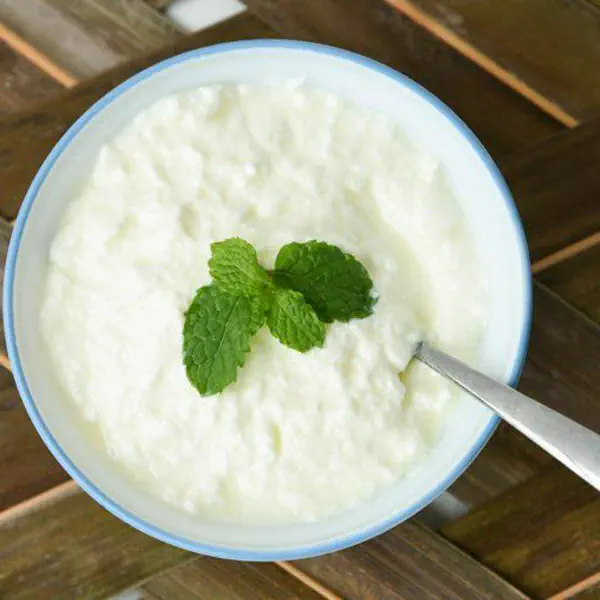 รูปภาพหน้าปกบทความ:6 ประโยชน์ของ "ลิ่มน้ำนม (Curd)" ต่อผิวและเส้นผม