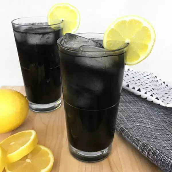 รูปภาพหน้าปกบทความ:เก๋เวอร์ สูตรเครื่องดื่ม 'Black Lemonade น้ำเลมอนเนดสีดำ' เข้าธีมเทศกาลฮาโลวีน
