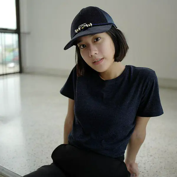 รูปภาพหน้าปกบทความ:รวมทรงผมใส่หมวก ของสาว 'ผมสั้น' สวย เท่ มีความฮิปสเตอร์