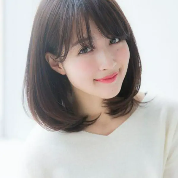 รูปภาพหน้าปกบทความ:ทำแล้วดูเด็ก! กับ 20 ไอเดียผมสั้น-ประบ่า 'แบบงุ้มปลาย' สวยน่ารักหวานๆ ใบหน้าดูเรียว!