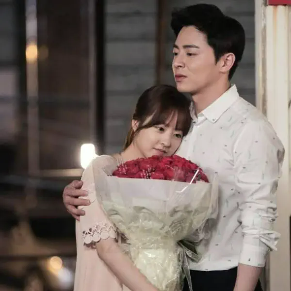 รูปภาพหน้าปกบทความ:16 สิ่งที่หนุ่มๆ ควรรู้เมื่อจะคบกับ "สาวตัวเล็ก"