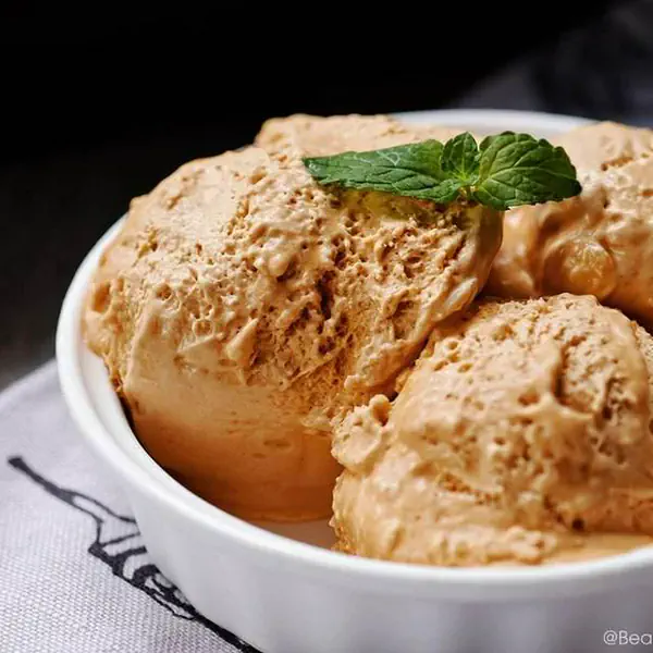 รูปภาพหน้าปกบทความ:สูตร 'ไอศกรีมชาไทย' เพิ่มความหวาน เติมความเย็น ไม่ง้อเครื่องปั่น!! ทำกินกันแบบหนุกๆ