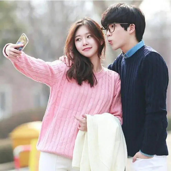 รูปภาพหน้าปกบทความ:15 ท่าโพส ถ่ายรูป น่ารัก เอาไว้ถ่ายคู่กับแฟน
