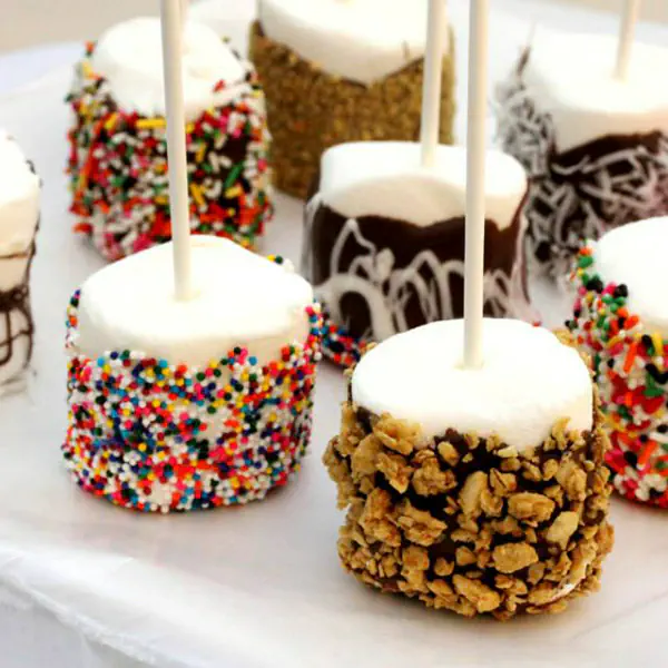 รูปภาพหน้าปกบทความ:เมนูขนมหวาน S’more Pops ทำง่ายๆ ส่วนผสมแค่ 3 อย่าง