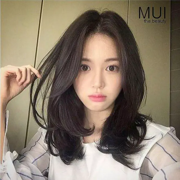 รูปภาพหน้าปกบทความ:รวมไอเดีย 'ทรงผมประบ่า' ไม่สั้น ไม่ยาว สวยดูดี สร้างลุคน่ารักรับปี 2018