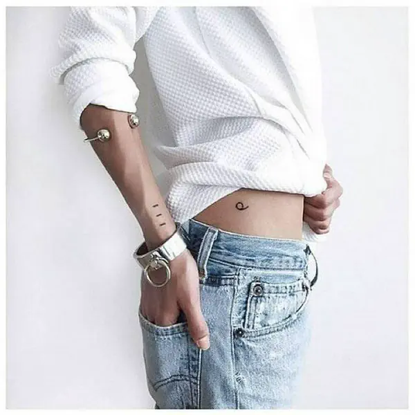 รูปภาพหน้าปกบทความ:40 รอยสักเล็กๆ (Tiny tattoo) ยอดนิยมสำหรับสาวเท่