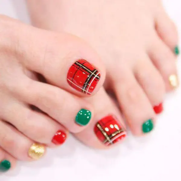 รูปภาพหน้าปกบทความ:สวยตั้งแต่หัวจรดเท้ากับ 'ไอเดียเพ้นท์เล็บเท้า' รับ Christmas 🎄🎶