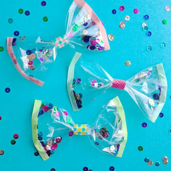รูปภาพหน้าปกบทความ:DIY Confetti Bows ประดิษฐ์โบว์จากถุงพลาสติกใส มีสายรุ้งข้างในด้วย!! 😍💖
