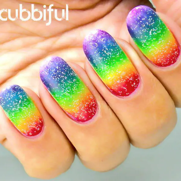 รูปภาพหน้าปกบทความ:6 ไอเดียเพ้นท์เล็บ 'สีรุ้ง' ที่สาวๆ ไม่ควรพลาด