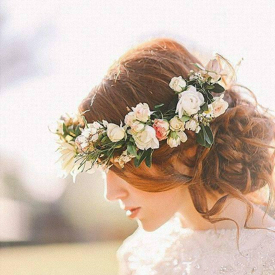 รูปภาพหน้าปกบทความ:30 ภาพทรงผมสวม 'มงกุฎดอกไม้' ลุคสวยหวาน แบบสาวตะวันตก