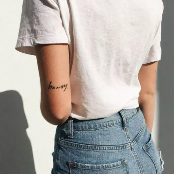 รูปภาพหน้าปกบทความ:คติประจำใจติดตัว กับ 29 ไอเดีย 'Quote Tattoo' ตัวอักษรสอนใจ คำคมดีๆ มีไว้เตือนกายเสมอ!
