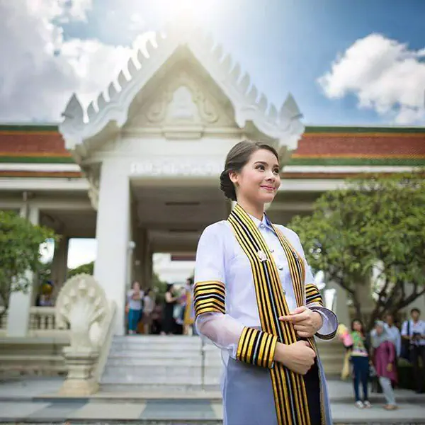 รูปภาพหน้าปกบทความ:รวม ทรงผมรับปริญญา 26 ดาราไทย สวย เรียบร้อย ดูดี