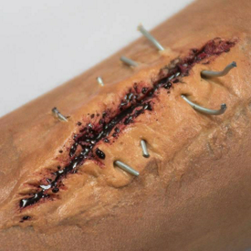 รูปภาพหน้าปกบทความ:เทคนิค แต่ง 'แผลปลอม' แบบง่ายๆ ต้อนรับฮาโลวีน