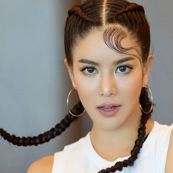 รูปภาพหน้าปกบทความ:ปังสุด ณ จุดๆ นี้!! กับทรงผม 'ลอนเปียกปาดหน้า' อัปลุคเป็นสาววินเทจของเหล่าเซเลบ-ดาราไทย เริ่ดค่ะซิส!