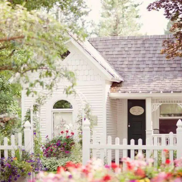 รูปภาพหน้าปกบทความ:15 'กระท่อม' ในเทพนิยายสุดสวยบนโลกแห่งความจริง