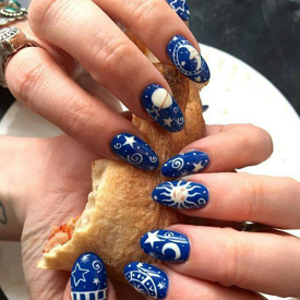 รูปภาพหน้าปกบทความ:ต้อนรับความร้อนแรงของซัมเมอร์นี้ ด้วย 'เล็บลายดวงอาทิตย์' กันเถอะ