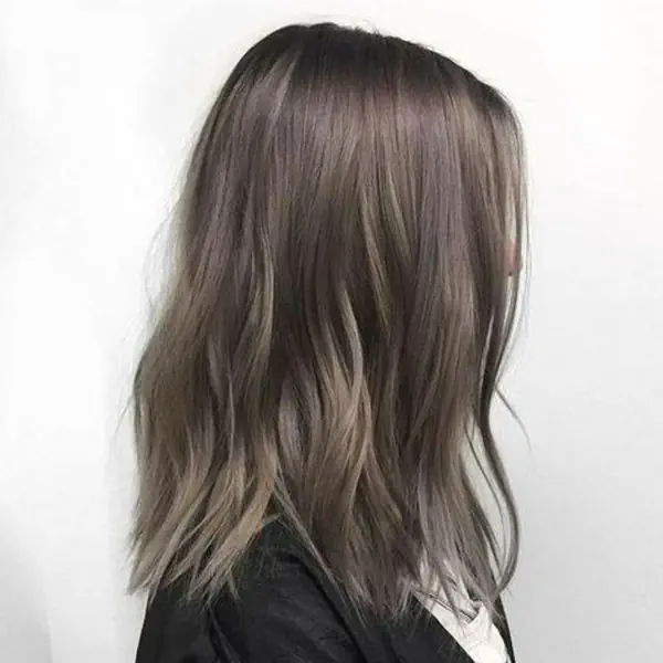รูปภาพหน้าปกบทความ:Hot สุดๆ กับสีผม 'Smokey ash brown' น้ำตาลควันบุหรี่สวยเท่ สีนี้ยังไงก็ฆ่าไม่ตาย