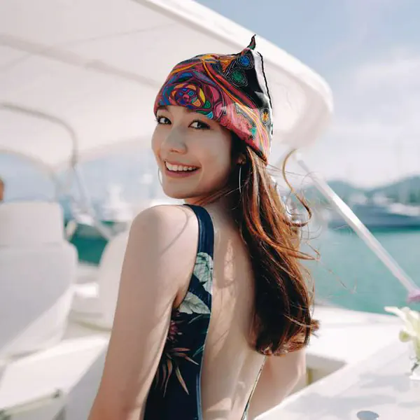 รูปภาพหน้าปกบทความ:ส่องไอเดีย 'ผ้าโพกผม สวยชิคไปทะเล' ท้าลมแจกความสดใส สไตล์โบฮีเมียน