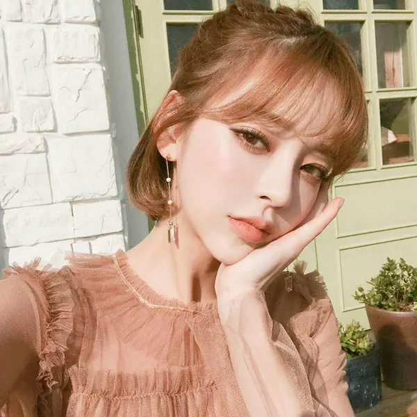 รูปภาพหน้าปกบทความ:ส่อง 6 'Ulzzang Girl' งานผิวดี ดีกรีดารา! พร้อมอัปเดตเทรนด์แฟชั่นสุดคิ้วท์ของสาวๆ