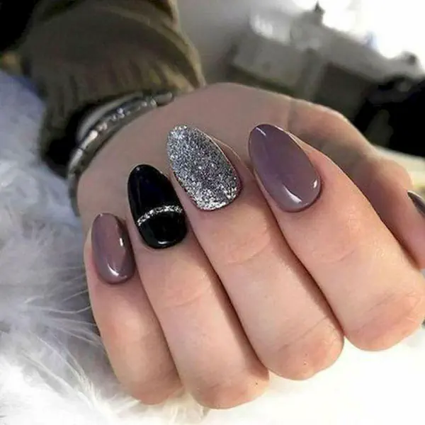 รูปภาพหน้าปกบทความ:8 วิธีกำจัดประกายกากเพชร "Glitter" ออกจากร่างกายหรือเสื้อผ้าของเรา!