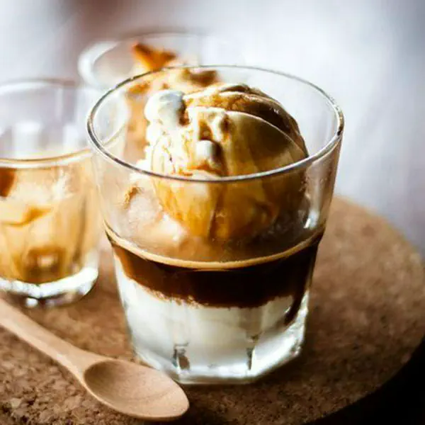 รูปภาพหน้าปกบทความ:ชวนส่องความอร่อย กับเมนูกาแฟ 'Affogato' ความขมผสมไอศกรีมที่ลงตัว #Coffeelover