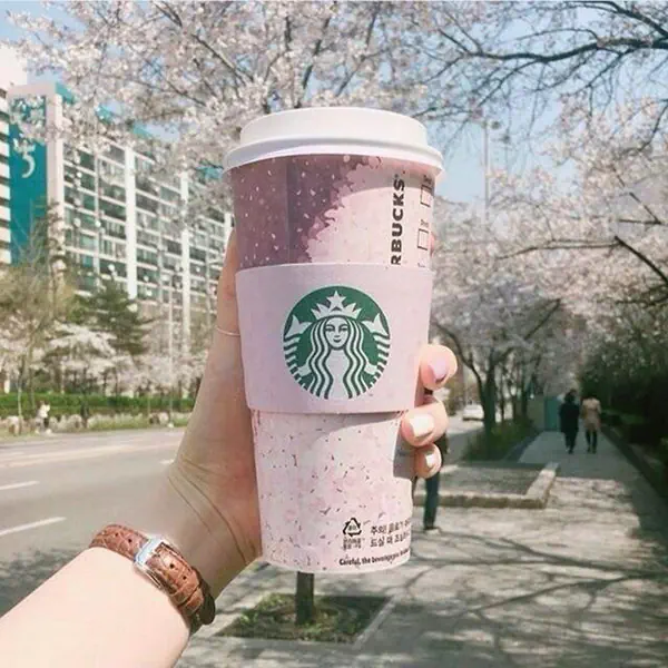 รูปภาพหน้าปกบทความ:#เพิ่งรู้นะเนี่ย ☕ 9 วิธีสั่ง ' Starbucks ' อย่างชาญฉลาด ทำแบบนี้...เซฟตังค์กว่าตั้งเยอะ !