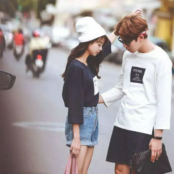 รูปภาพหน้าปกบทความ:6 วิธี จับสังเกตว่าเขากำลังแอบชอบคุณ