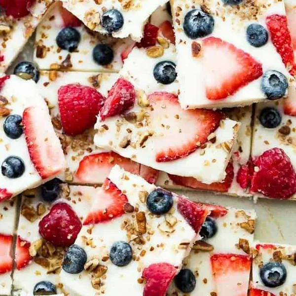 รูปภาพหน้าปกบทความ:6 เมนู 'Yogurt Bark โยเกิร์ตแผ่นกรอบๆ' กินเล่น อร่อยง่ายได้ประโยชน์🍨