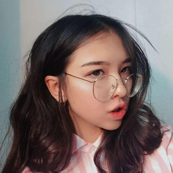 รูปภาพหน้าปกบทความ:รู้สิมันต้องรู้! เป็น 'สาวเนิร์ด' ยังไงให้สวยเป๊ะ ทริคดีๆ ที่จะทำให้ทุกคนต้องอึ้ง!