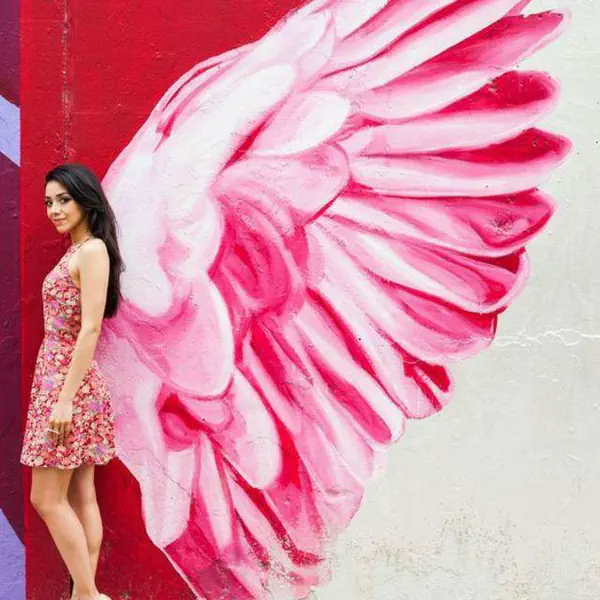 รูปภาพหน้าปกบทความ:เห็นแล้วต้องพุ่งเข้าไปถ่ายทันที !! เพราะไอเดีย 'Butterfly Wall' โดนใจสาวน้อยสาวใหญ่มาก