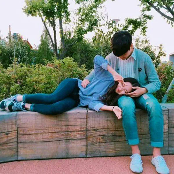 รูปภาพหน้าปกบทความ:20 ไอเดีย "ถ่ายรูปคู่กับแฟน" รู้ยัง !! ถ่ายยังไงให้ดูไม่ซ้ำใคร ดูน่าสนใจจนคนอื่นอิจฉา 😘