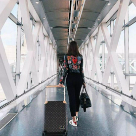 รูปภาพหน้าปกบทความ:แนะวิธี 'ถ่ายรูปก่อนโบยบินไปเที่ยว' ถ่ายยังไงให้คนอื่นอยากกดไลก์ และอยาก "เผือก"😘