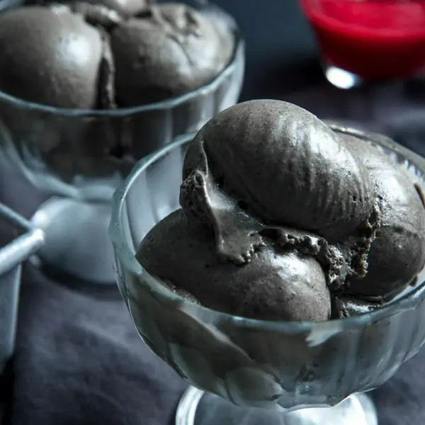 รูปภาพหน้าปกบทความ:น่ากินชนะเลิศ 'Black Sesame Ice Cream' สูตรไอติมงาดำสไตล์ญี่ปุ่น ที่คนรักงาดำต้องทำตาม