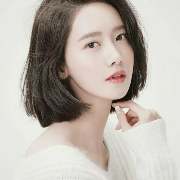 รูปภาพหน้าปกบทความ:ส่องลุค 'ผมสั้น' ของ 'ยุนอา' เซ็ตได้หลายทรง สวยเก๋ทุกทรงค่ะบอกเลย!