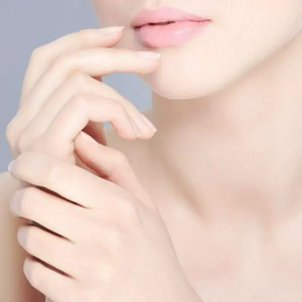 รูปภาพหน้าปกบทความ:รวม 'วิธีบำรุงจมูกเล็บ' ไม่ให้ฉีกอีกต่อไป #มือนุ่มแล้วเล็บต้องแข็งแรงด้วย