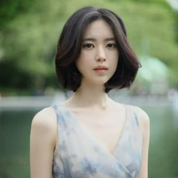 รูปภาพหน้าปกบทความ:ไอเดียทรงผมสั้นสำหรับสาววัย 30 😘 รับรอง สวยใส เพิ่มความสนใจให้น่ามอง