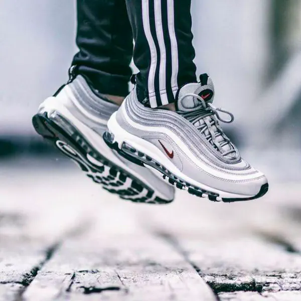 รูปภาพหน้าปกบทความ:8 สีจี๊ดโดนใจ " รองเท้า Nike Air Max 97 " ชายใส่ก็เท่ หญิงใส่ก็ดี